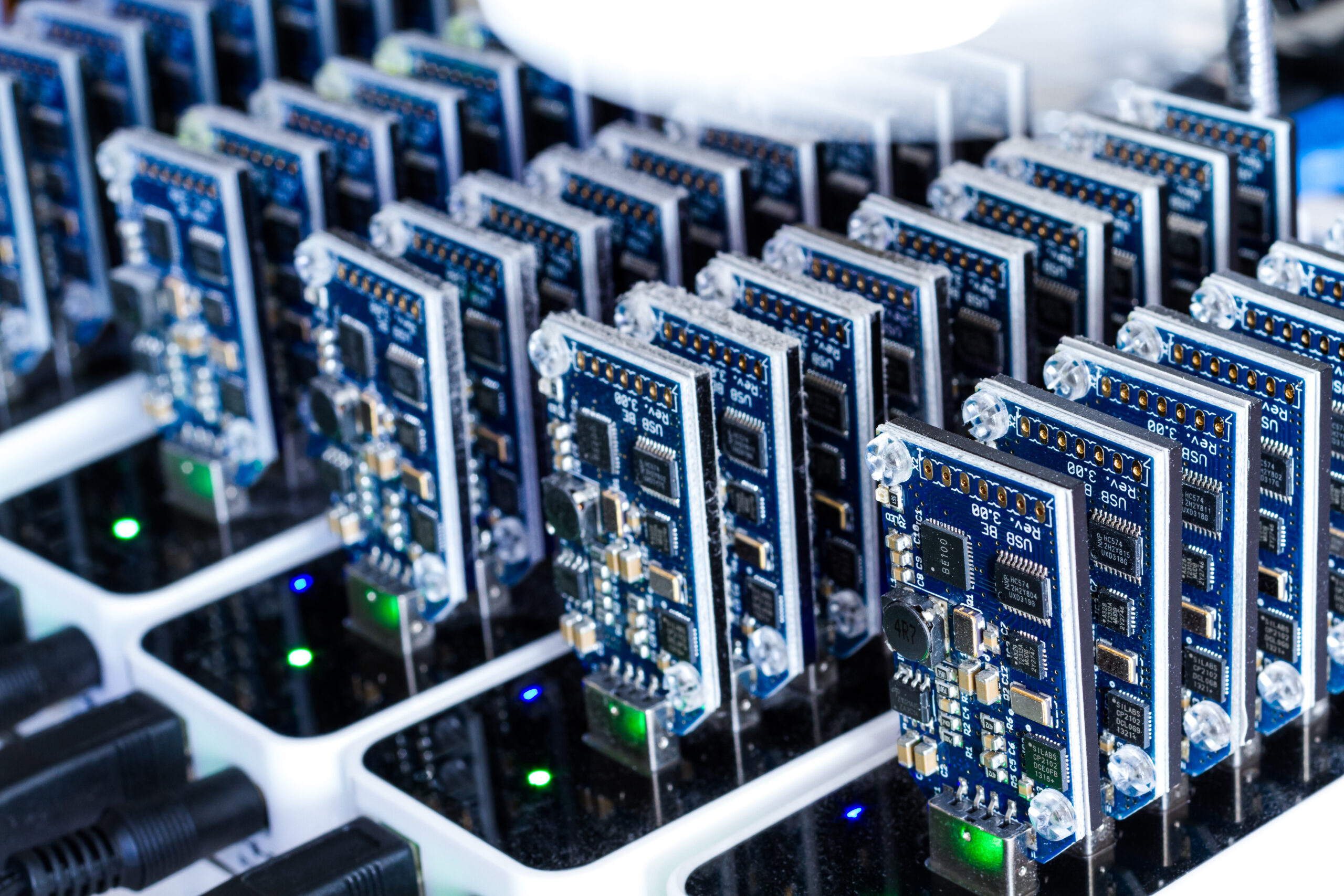 Mining licenses. ASIC майнинг процессор. Биткойн майнер. Майнинг ферма на процессорах. Оборудование для майнинга криптовалют.